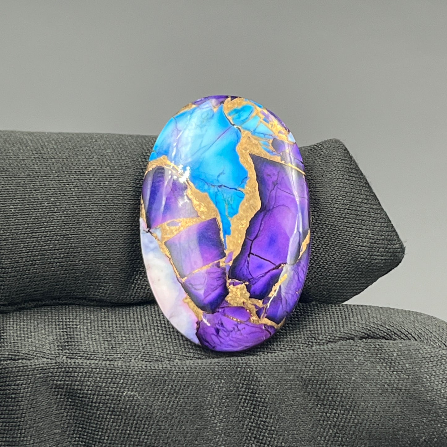 Kingman Purple & Ice Blue Dahlia - Loose Cab - Oval