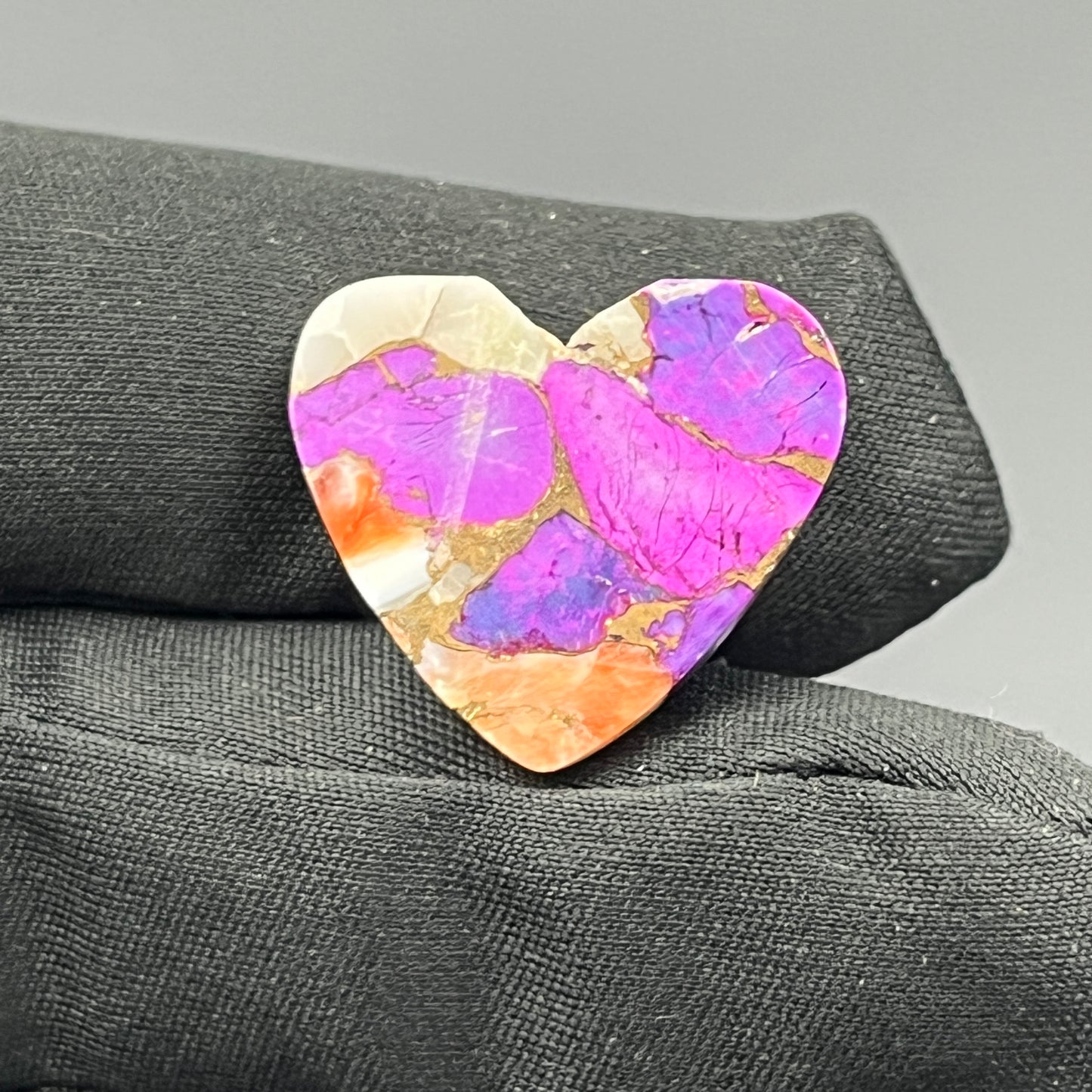 Kingman Purple Oyster Mohave - Loose Cab - Heart