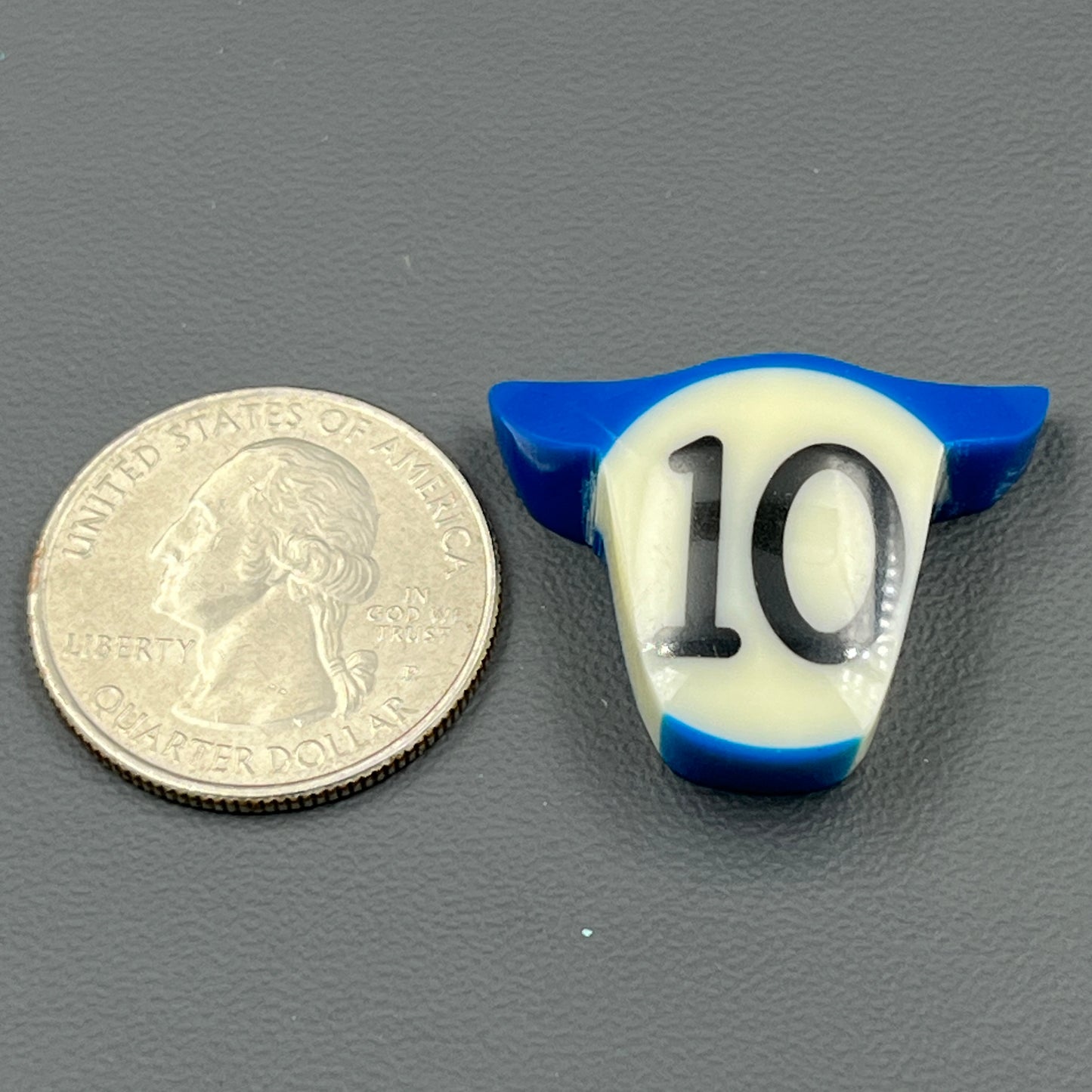 Billiards Cabochon - Bull - 10