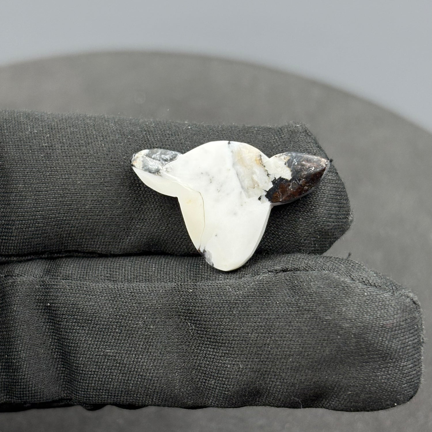 Kingman White Buffalo Turquoise - Loose Cab - Cow Head