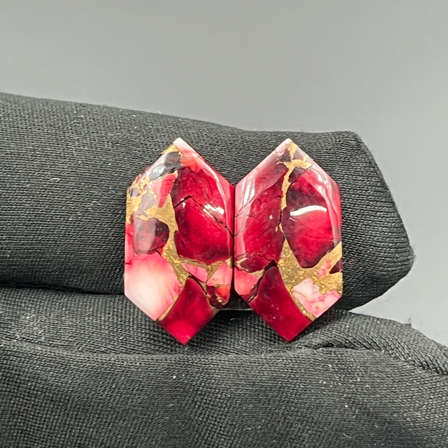Kingman Red Rose Dahlia - Matching Pairs - Hexagon